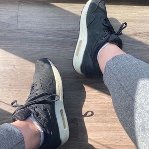 Air Max 1 Pinnacle Black